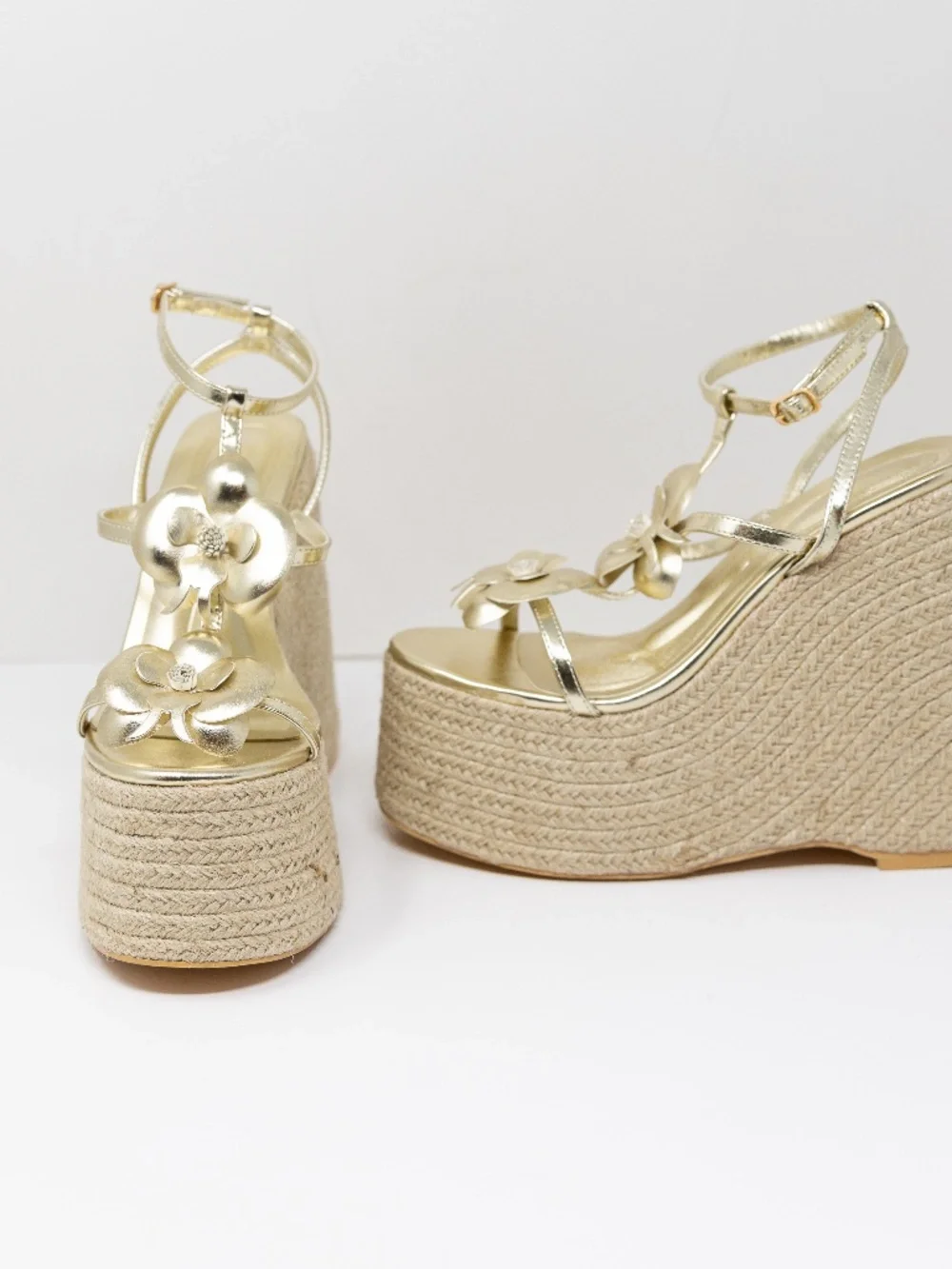 NEW Azalea Wang Barossa Flower Vegan Leather Espadrille Platform Wedge Sandals 6